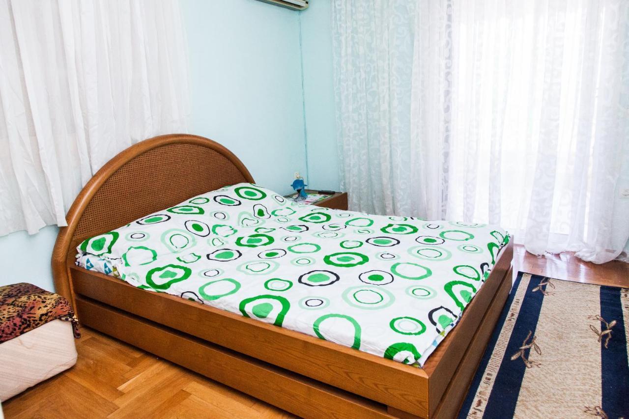 Sunny Apartment Near Metro Station Athena Bagian luar foto