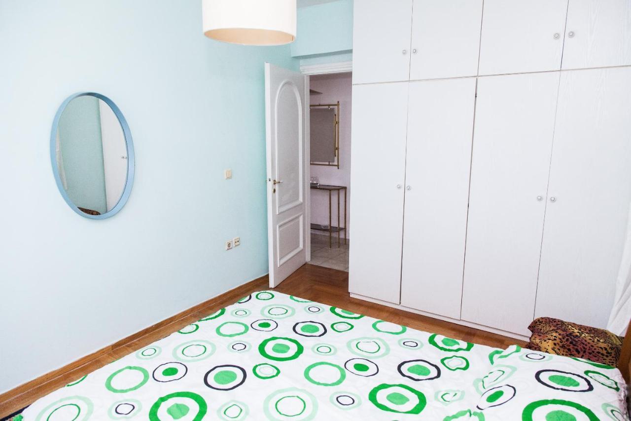 Sunny Apartment Near Metro Station Athena Bagian luar foto
