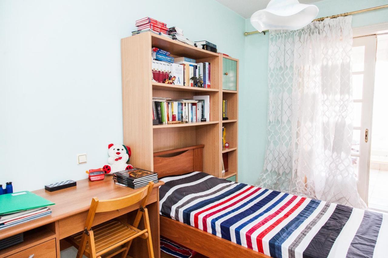 Sunny Apartment Near Metro Station Athena Bagian luar foto