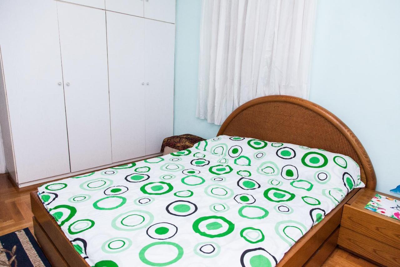 Sunny Apartment Near Metro Station Athena Bagian luar foto