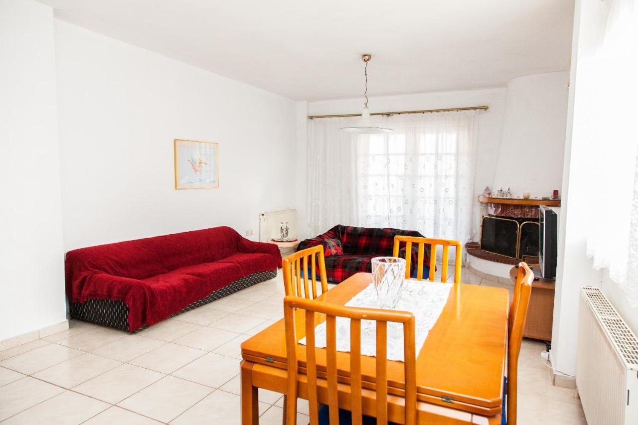 Sunny Apartment Near Metro Station Athena Bagian luar foto